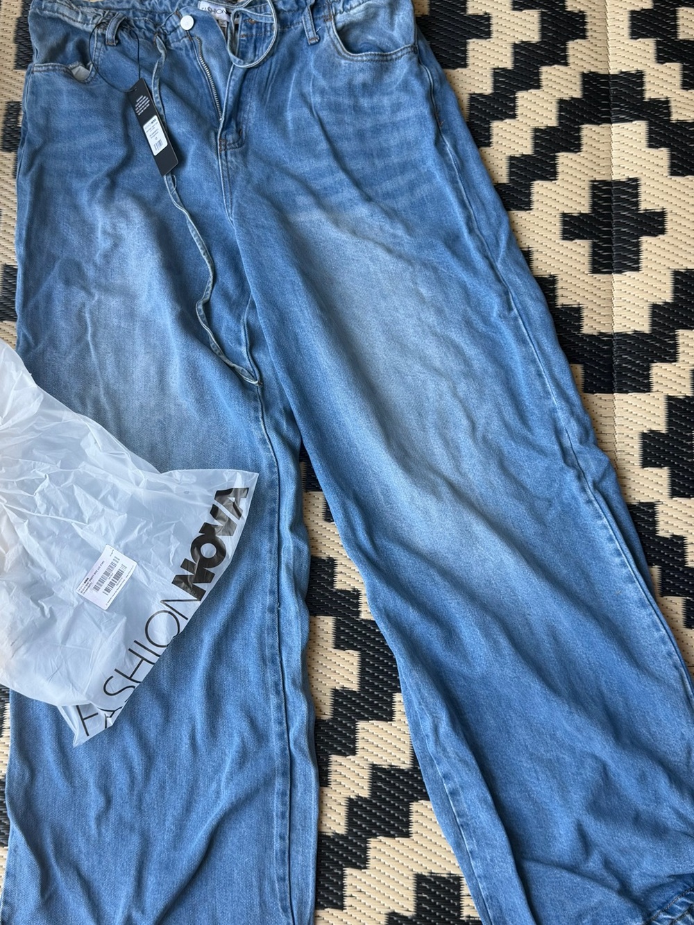 Fashion Nova Woman’s Wide Leg Light Blue Denim Jeans (big girl jeans)